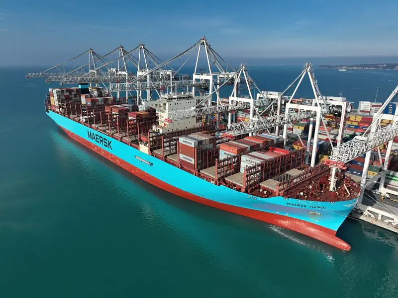Tàu container MAERSK HANOI tại cảng Koper (2023).